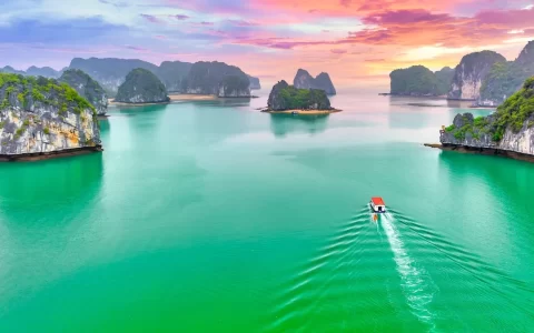 Lan Ha bay Vietnam UNESCO World Heritage Site
